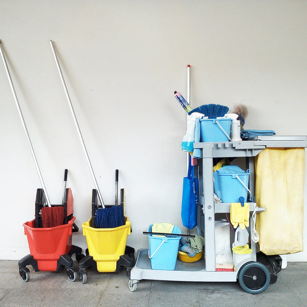 Professionelles Reinigungsequipment und umweltfreundliche Reinigungsmittel von Arioni Gebäudereinigung