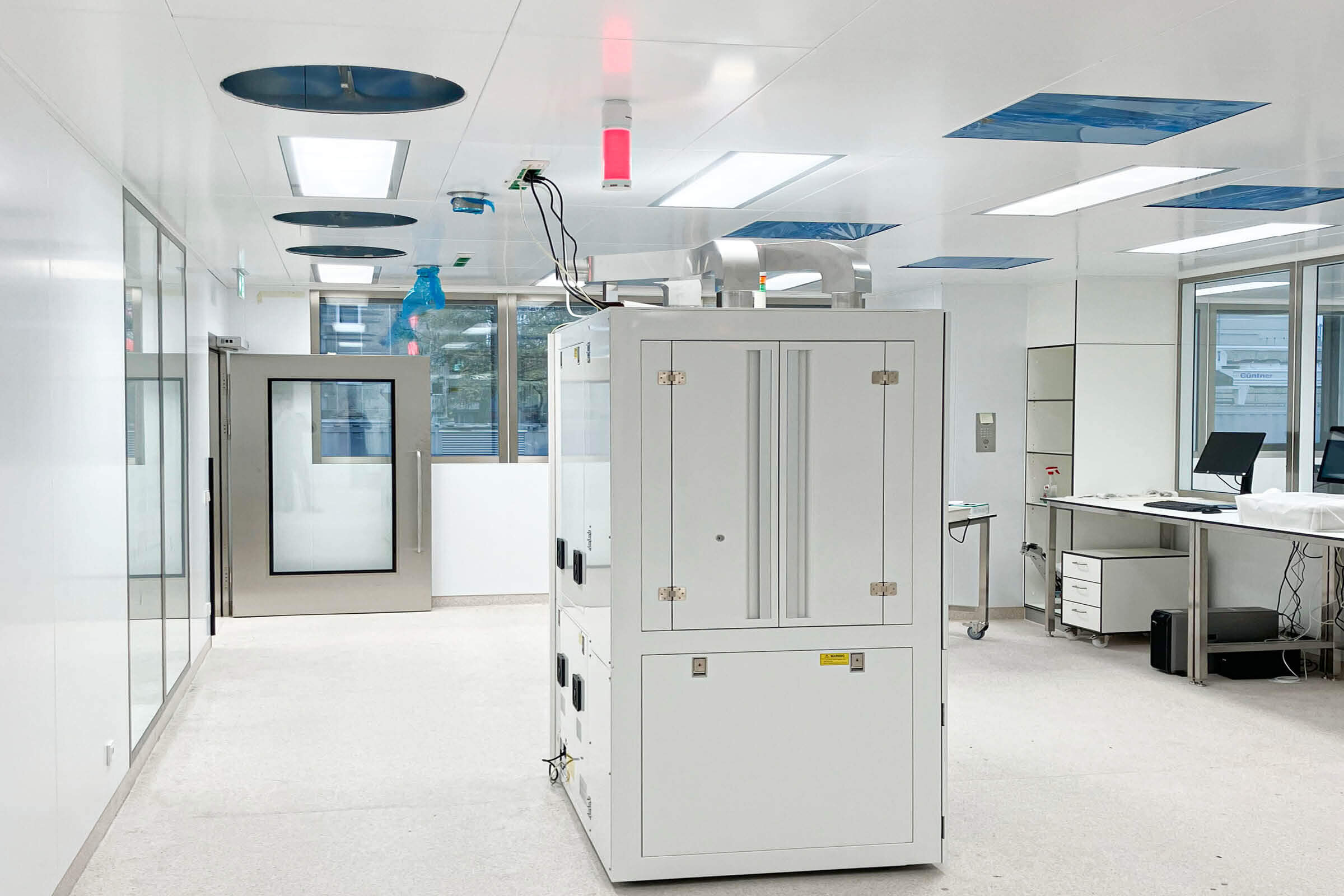 Hygienisch gereinigter Behandlungsraum in einer medizinischen Praxis in Wiesbaden